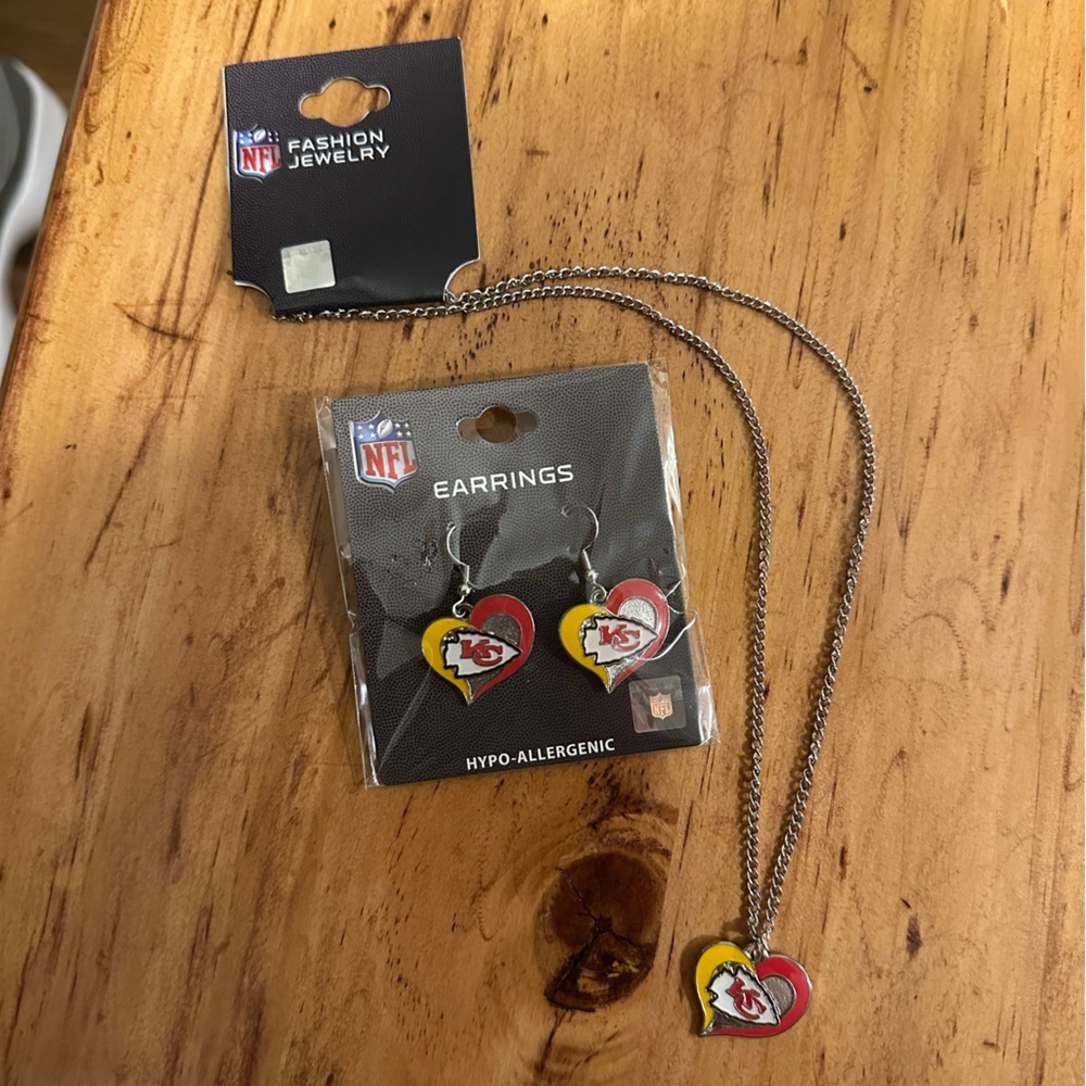 NWT NFL Chiefs Earrings & Necklace Set